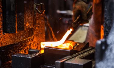 단조타입 골프 아이언: 영어로는 포지드라는 명칭을 가지고있는 단조는 하나의 금속 덩어리를 높은 온도로 가열한 후 물리적으로 두두려서 모양을 만들어내며 제작
[출처] 주조 단조 아이언 특징 선택 방법 추천 시타가능한 인천 골프샵|작성자 클럽왕 이프로