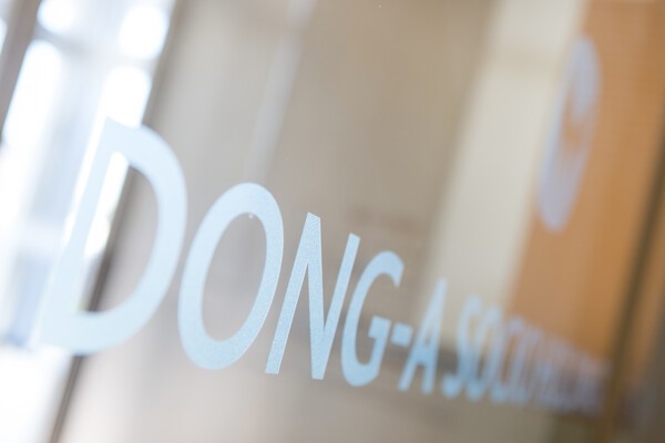 동아쏘시오그룹의 지주회사.