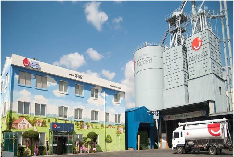 고려산업주식회사는 “축산발전을 통하여 국민 식생활 개선에 기여한다”는 기업이념으로 1957년 창업이래 배합사료제조 및 농축산물 가공, 유통 등 국민 식생활에 직결되는 식품종합산업에 전력하는 한편, 해외 진출 및 사업 다각화를 활발히 추진하고 있습니다.